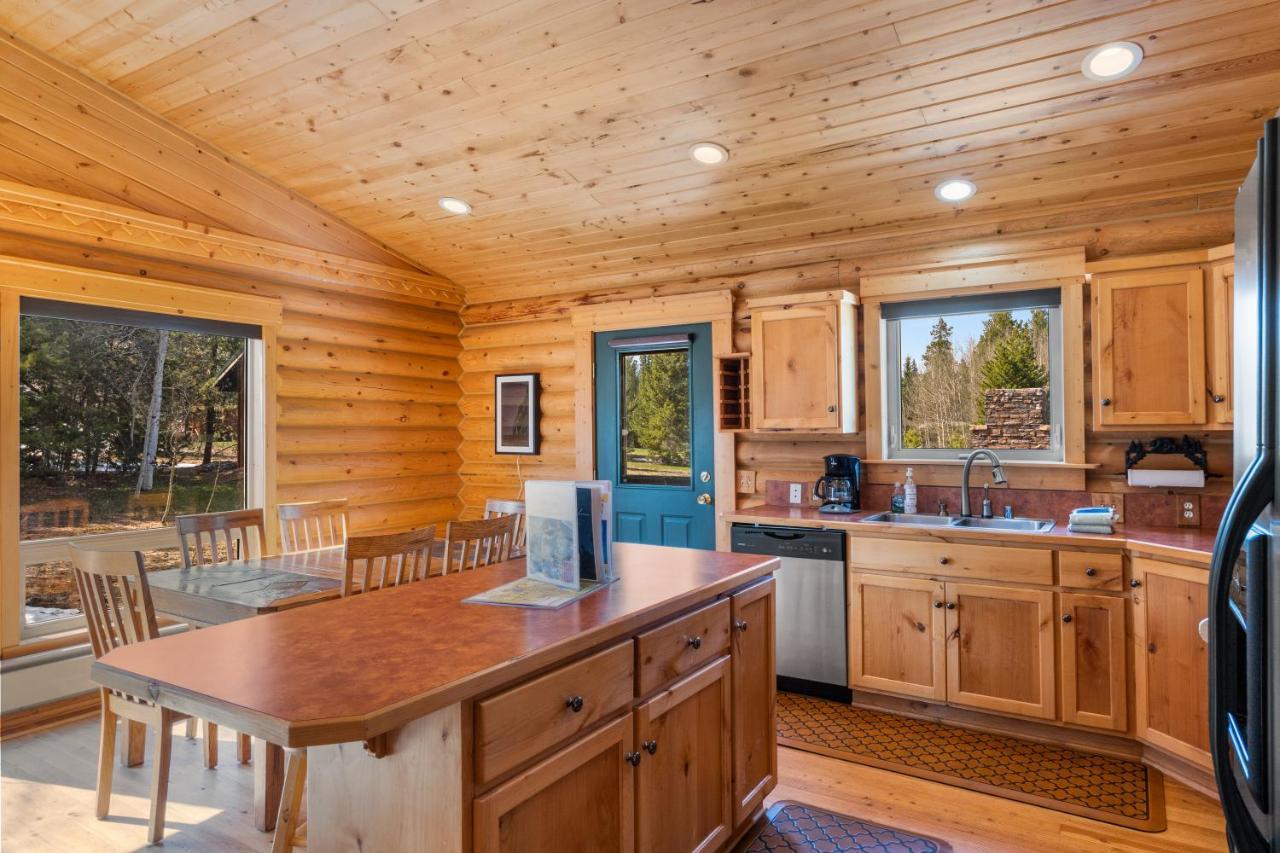 Lazy Fox Cabin West Yellowstone Bagian luar foto